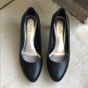 Chaps black pumps
